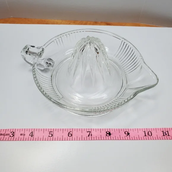 Homemade lemonade lemon squeeze dish - Picture 2 of 6